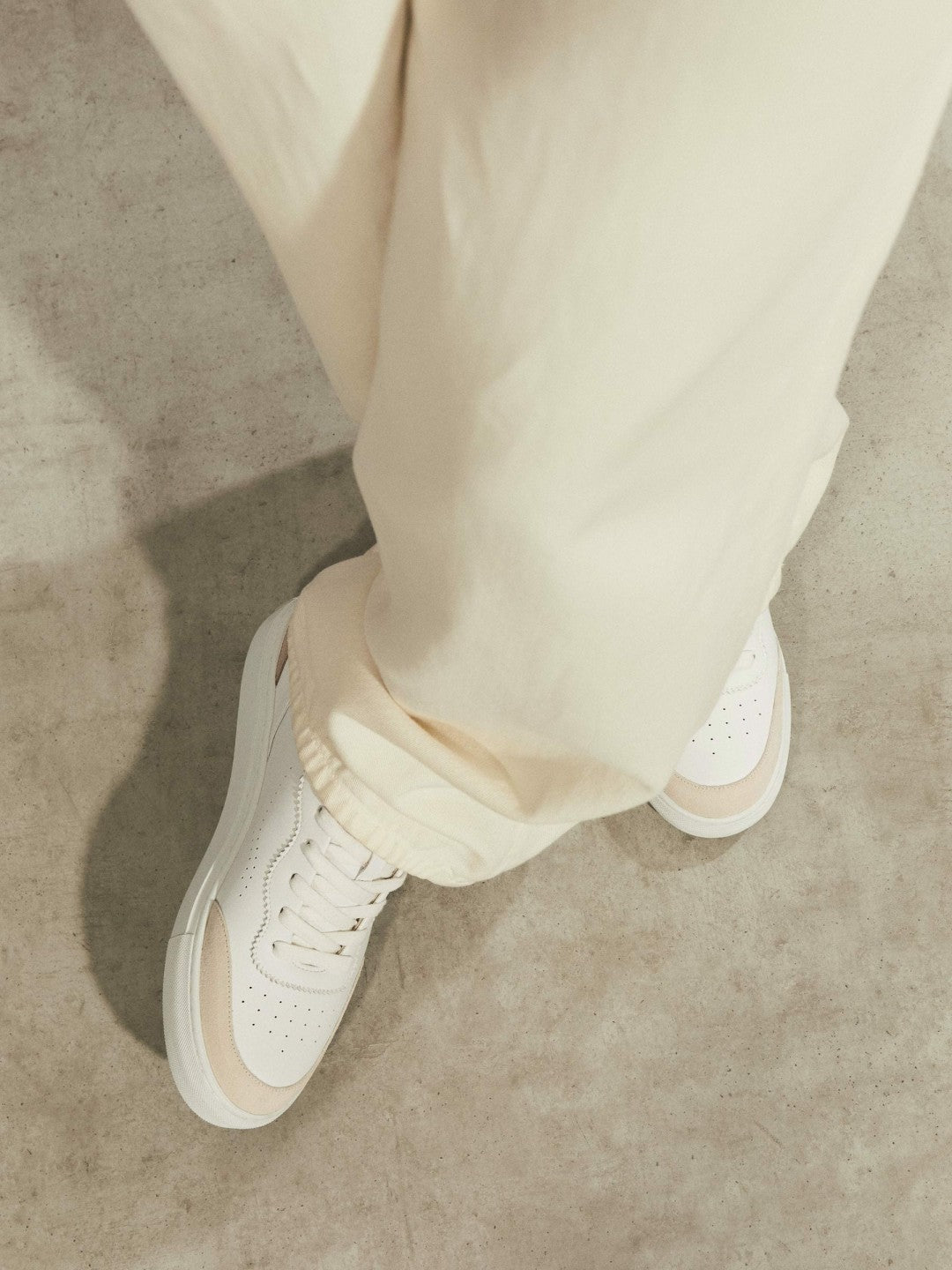 Leather Contrast Detail Trainers in White/Nude Women | Reiss
