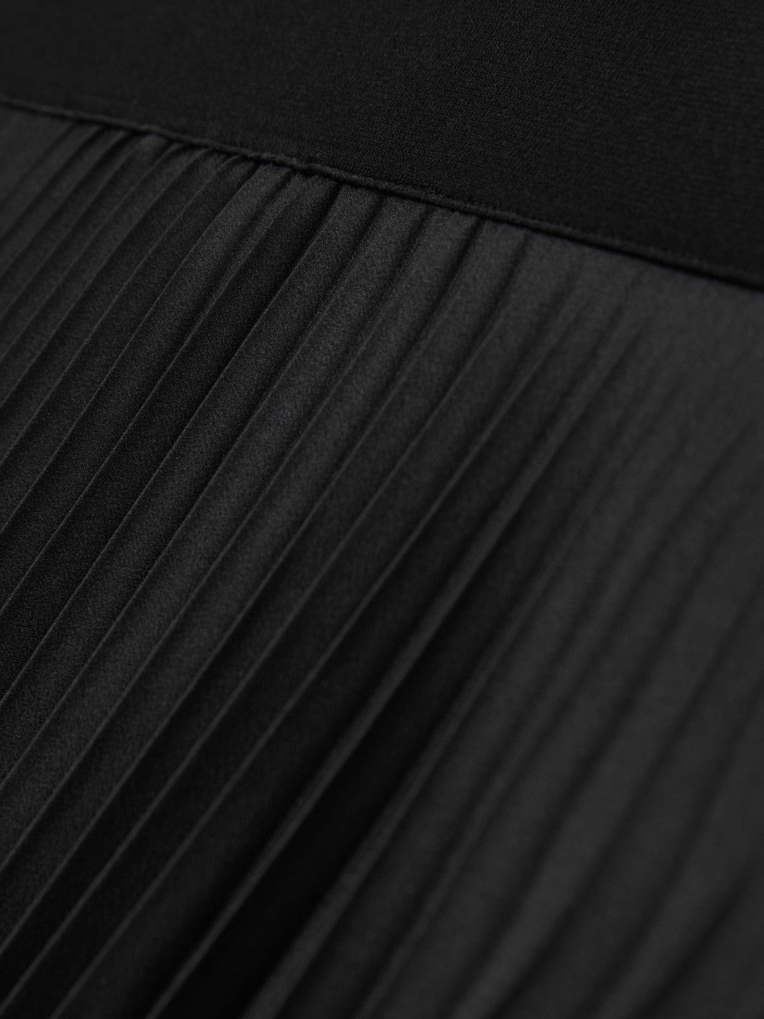 Pleated Midi Skirt in Black Women | Reiss