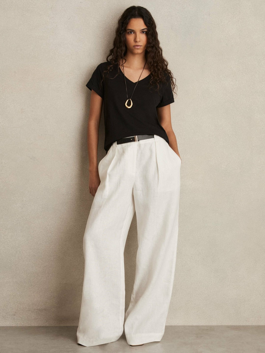 Cotton-Jersey V-Neck T-Shirt in Black Women | Reiss