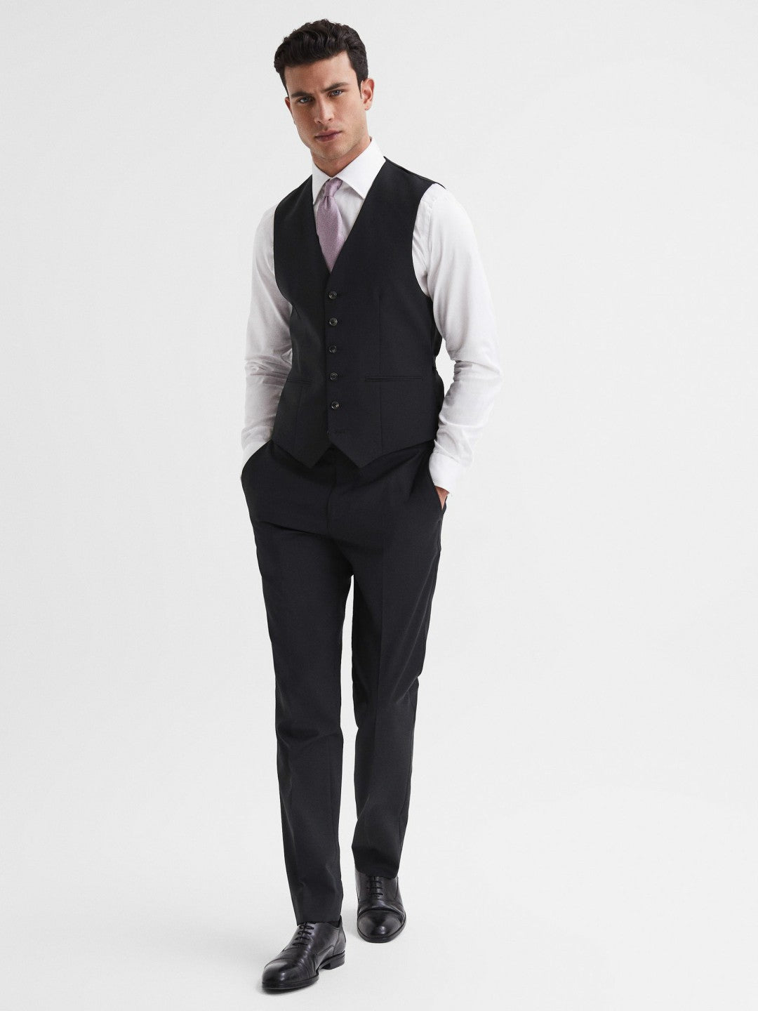 Modern Fit Travel Waistcoat in Black Men | Reiss