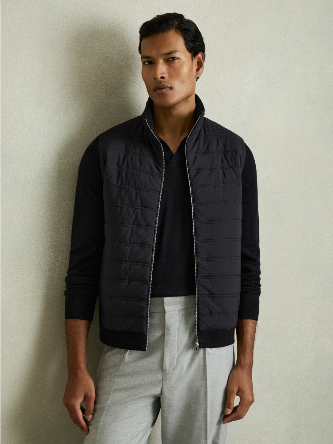 Hybrid Quilt and Knit Zip-Through Gilet in Navy Men | Reiss