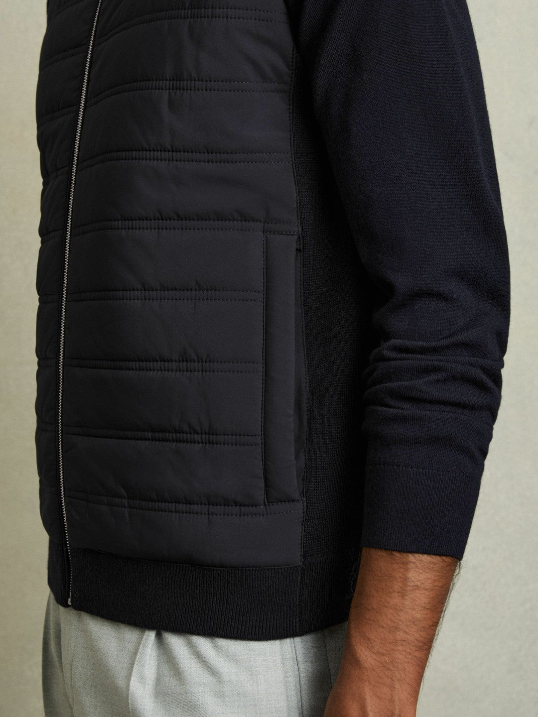 Hybrid Quilt and Knit Zip-Through Gilet in Navy Men | Reiss