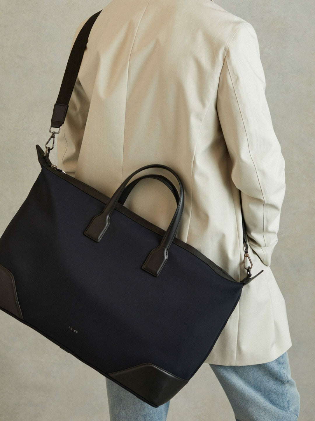 Neoprene Holdall in Dark Navy Men | Reiss