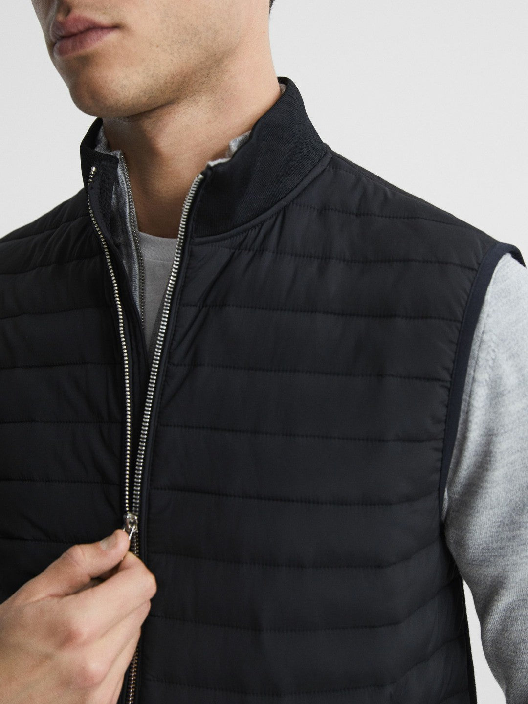 Hybrid Quilted Gilet in Black Men | Reiss