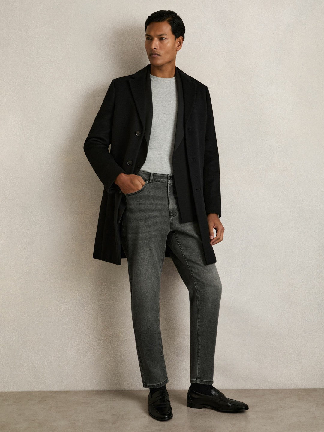 Relaxed-Fit Cropped Jeans in Washed Black Men | Reiss