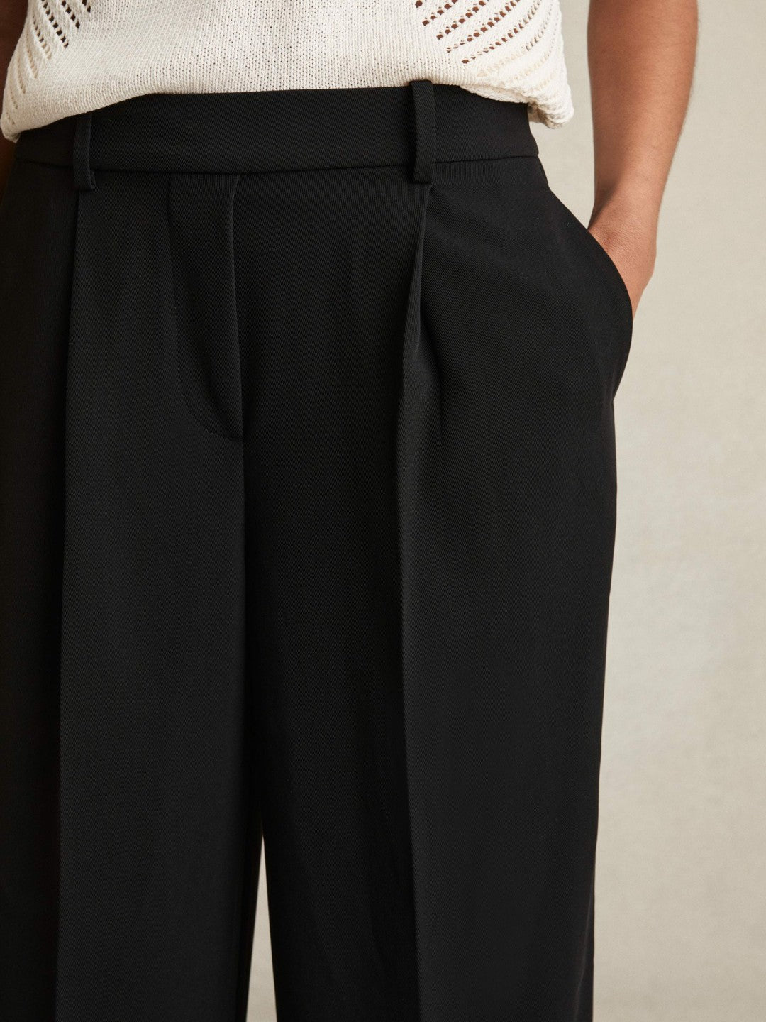 Petite Elasticated-Waist Wide-Leg Twill Trousers in Black Women | Reiss