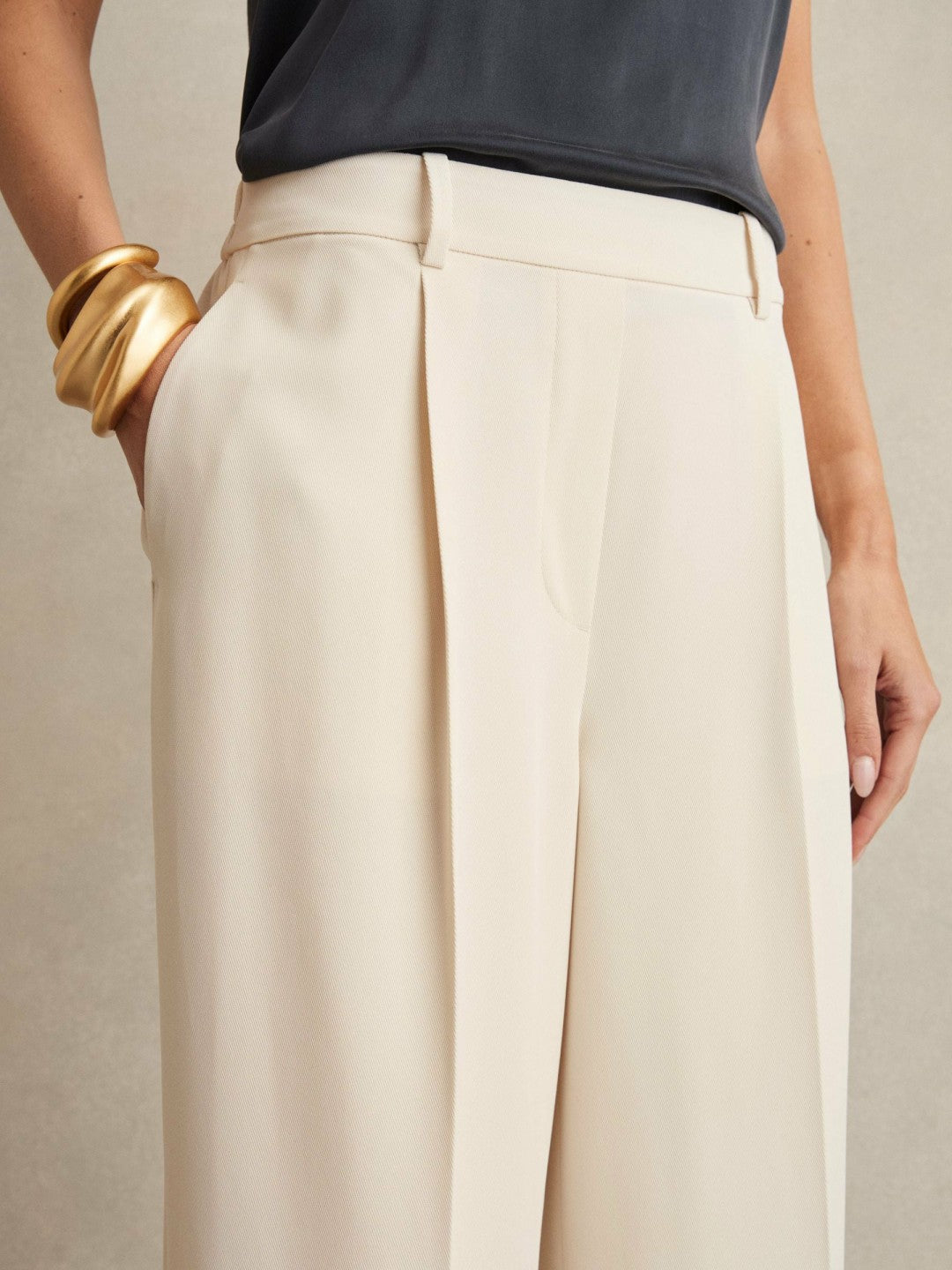 Petite Elasticated-Waist Wide-Leg Twill Trousers in Cream Women | Reiss