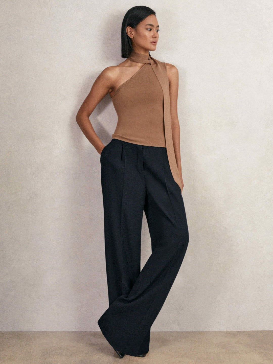 Petite Elasticated-Waist Wide-Leg Twill Trousers in Navy Women | Reiss