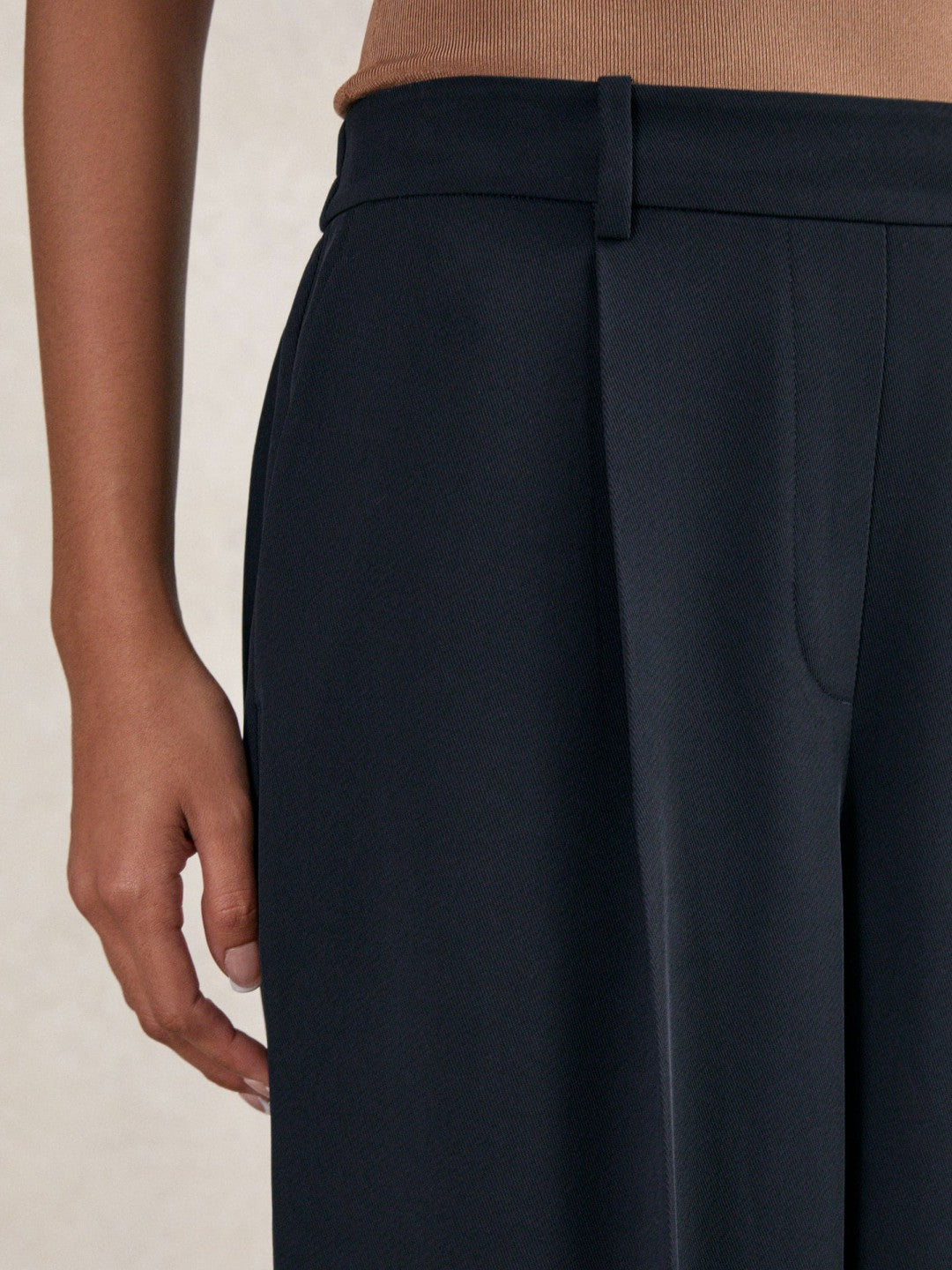 Petite Elasticated-Waist Wide-Leg Twill Trousers in Navy Women | Reiss
