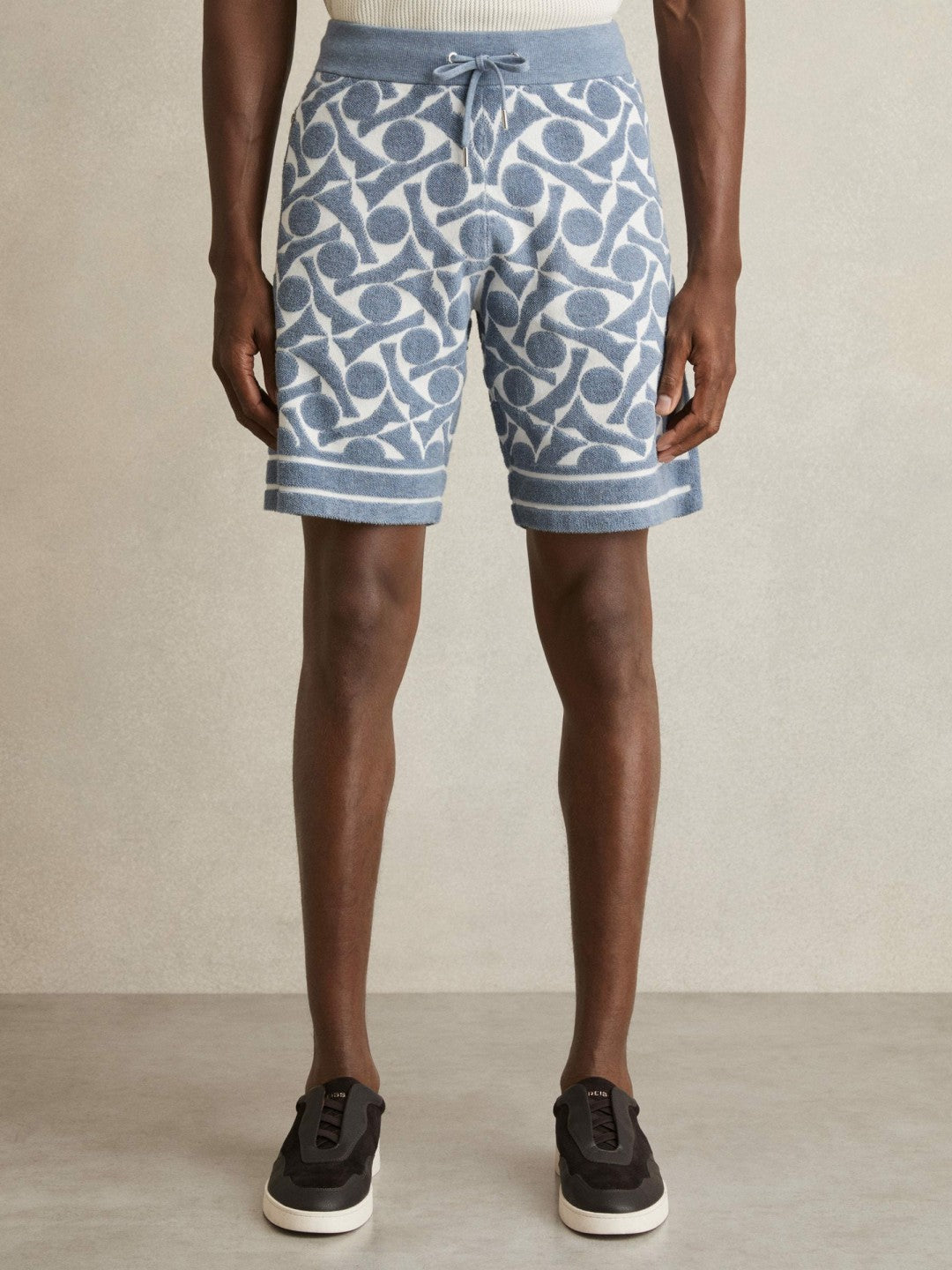 Abstract-Pattern Towelling Shorts in Soft Blue/White Men | Reiss