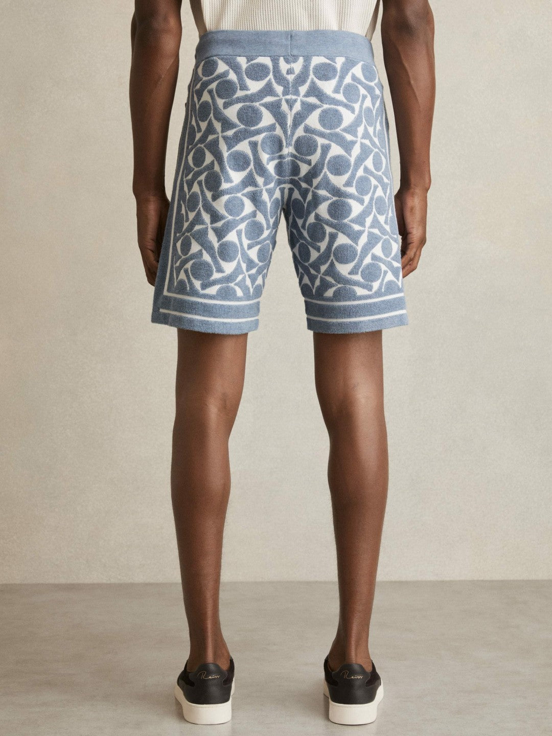Abstract-Pattern Towelling Shorts in Soft Blue/White Men | Reiss