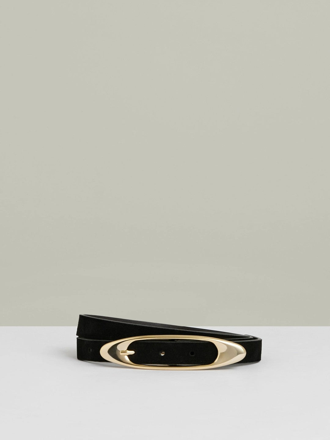 Leather Oval-Buckle Belt in Black Women | Reiss