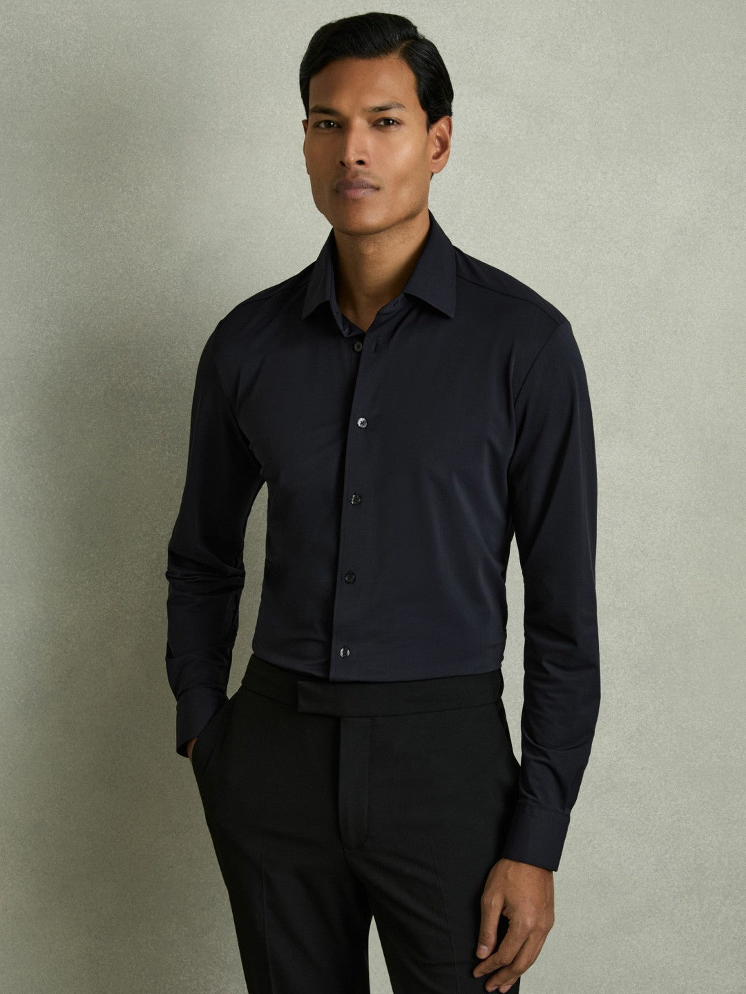 Long-Sleeve Travel Shirt in Navy Men | Reiss