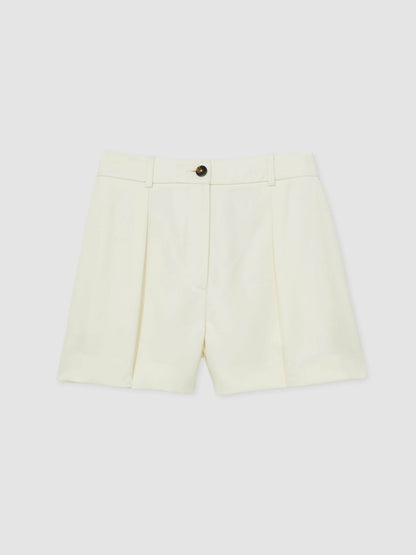 Single-Pleat Tailored Shorts in Cream Women | Reiss