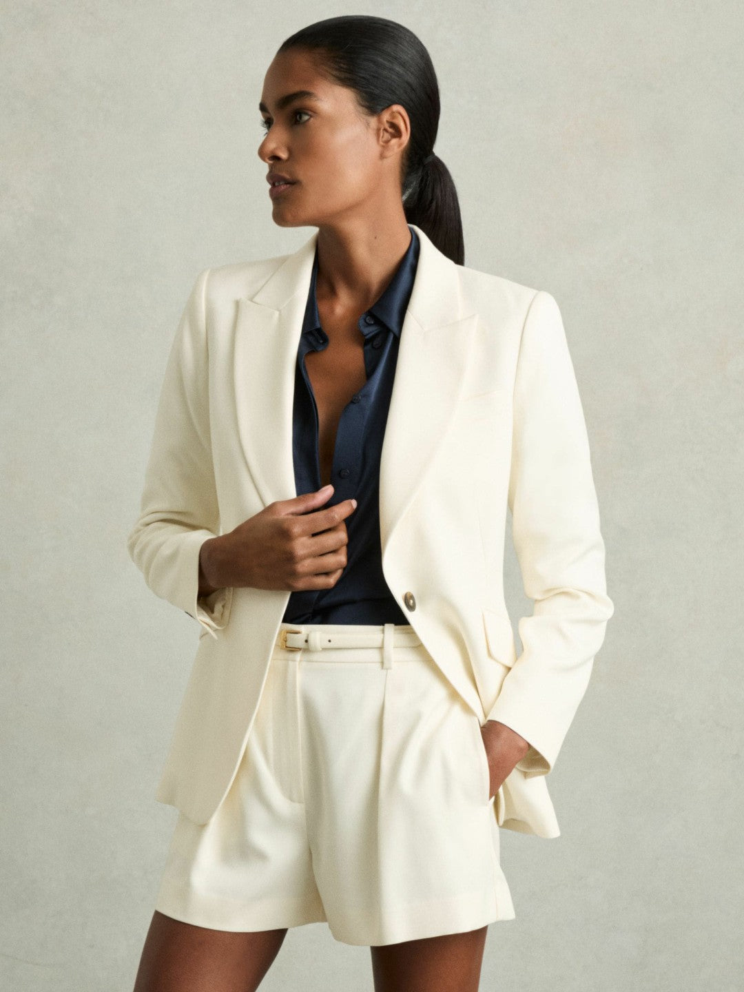 Single-Pleat Tailored Shorts in Cream Women | Reiss