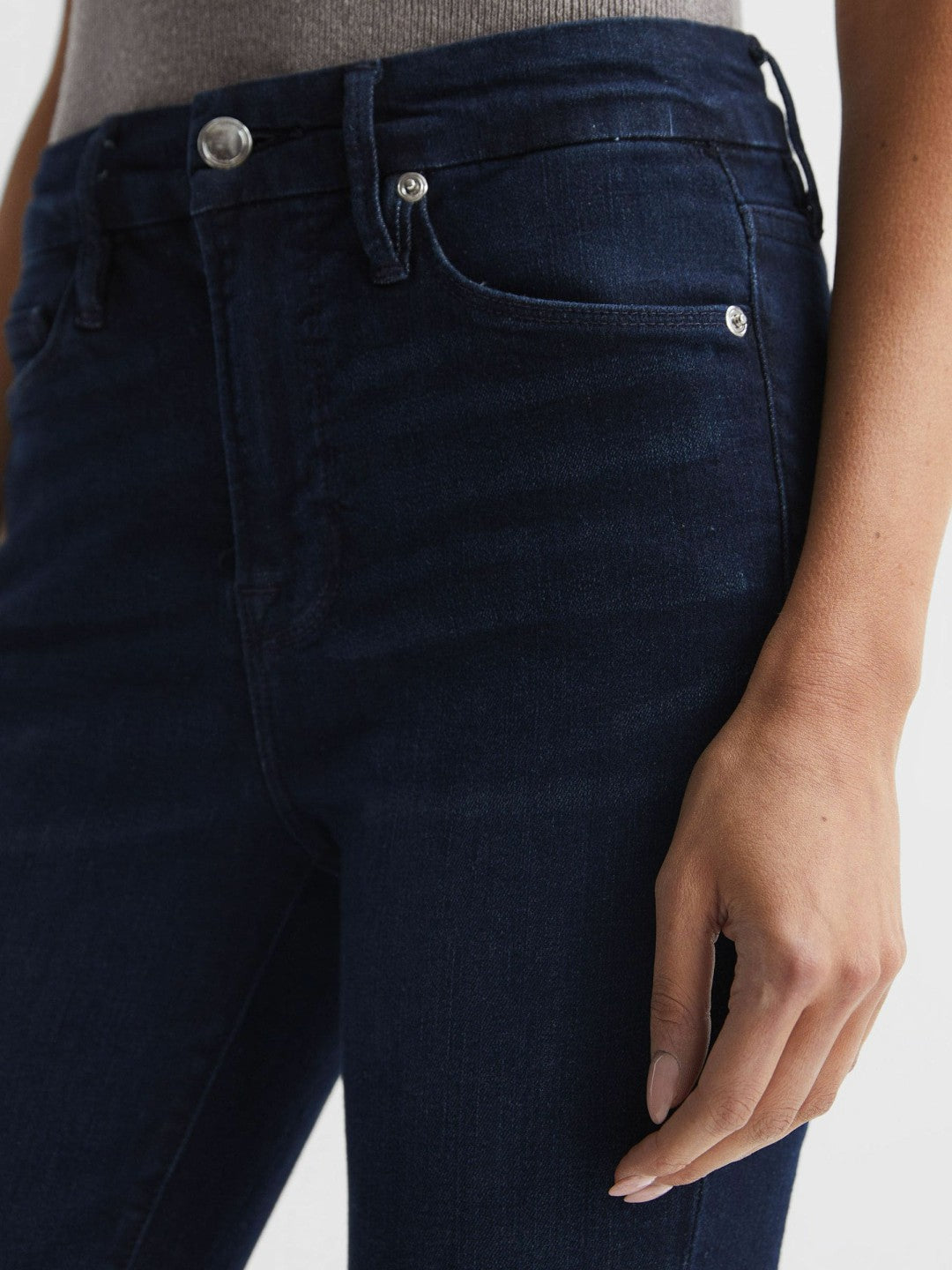 Good American Sculpting Skinny Jeans in Mid Blue Women | Reiss