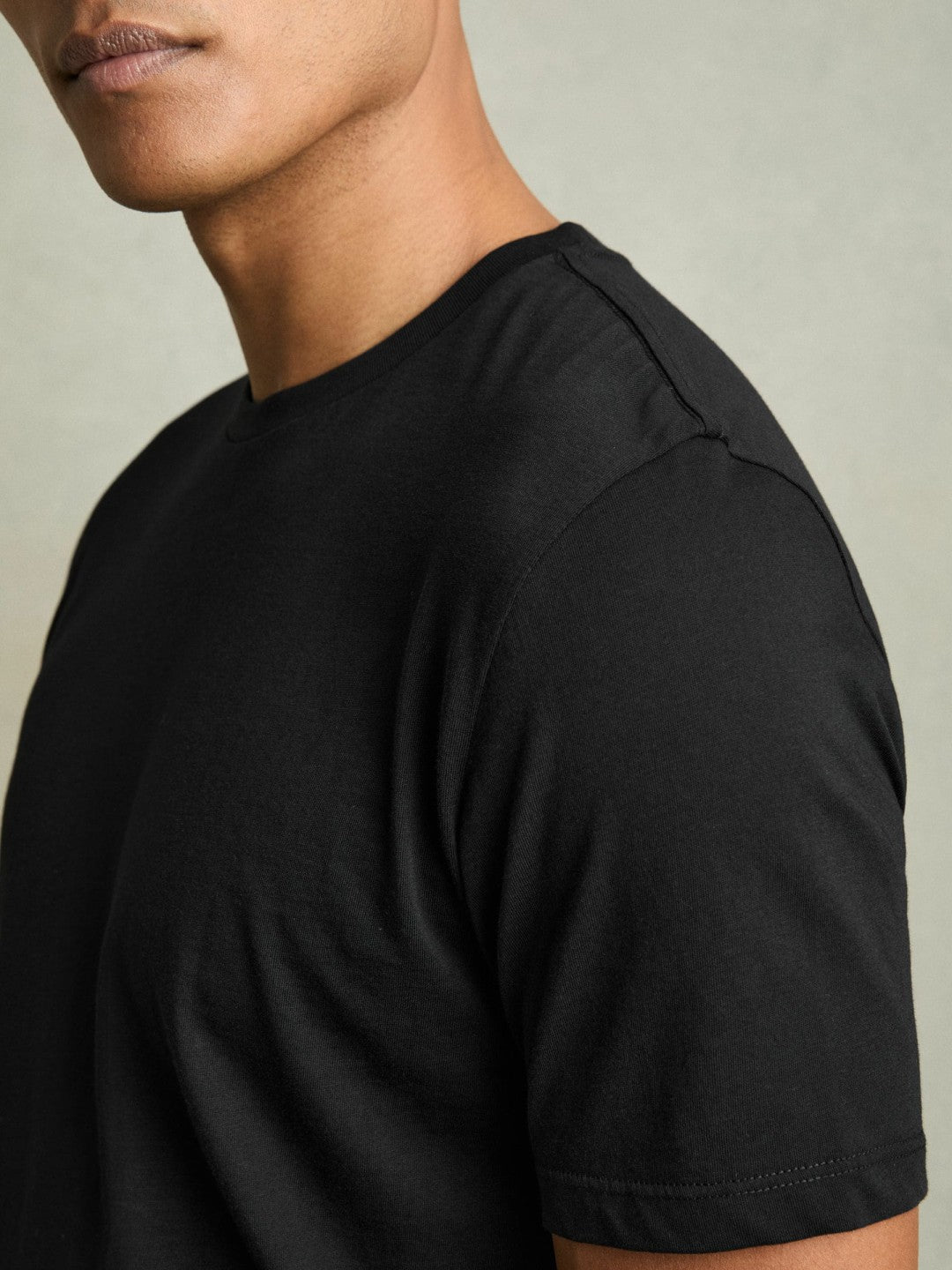 Cotton Crew Neck T-Shirt in Black Men | Reiss