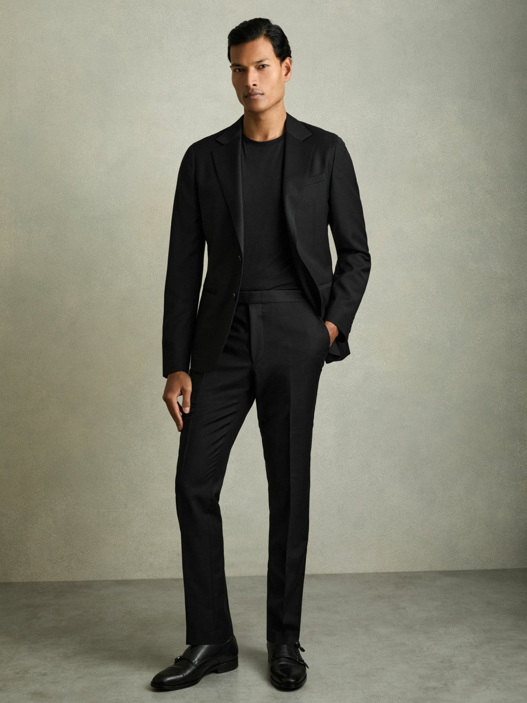 Cotton Crew Neck T-Shirt in Black Men | Reiss