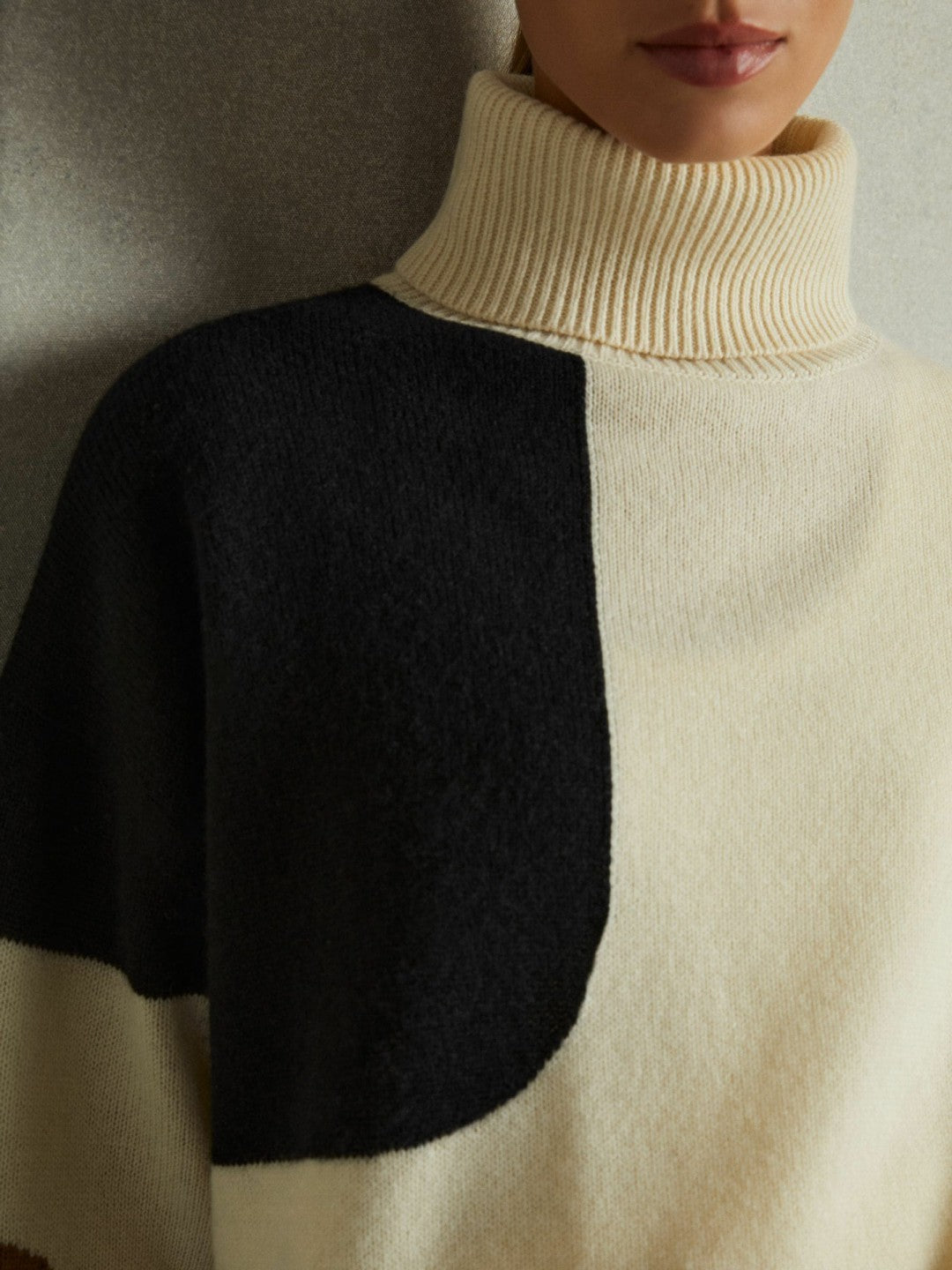 Wool-Cashmere Colourblock-Intarsia Jumper in Cream/Brown Women | Reiss