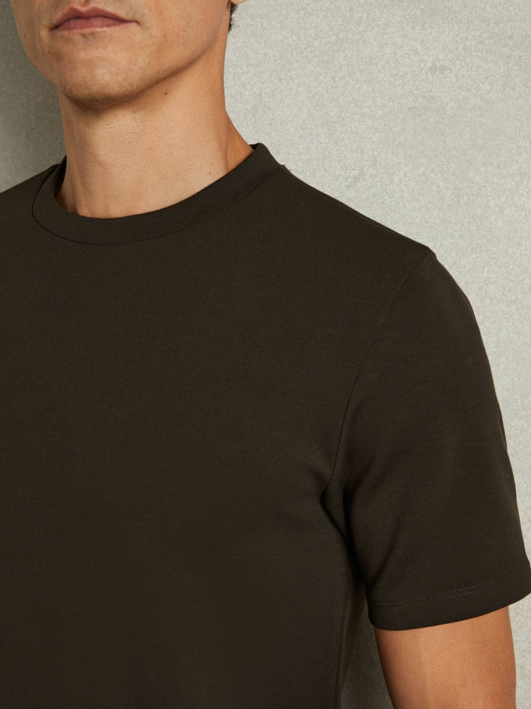 Interlock Jersey Crew Neck T-Shirt in Chocolate Brown Men | Reiss