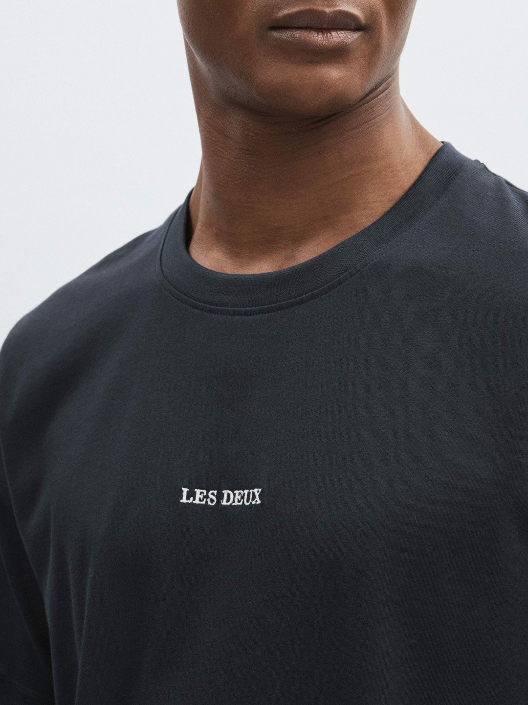 Les Deux Cotton Logo T-Shirt in Navy Blue Men | Reiss