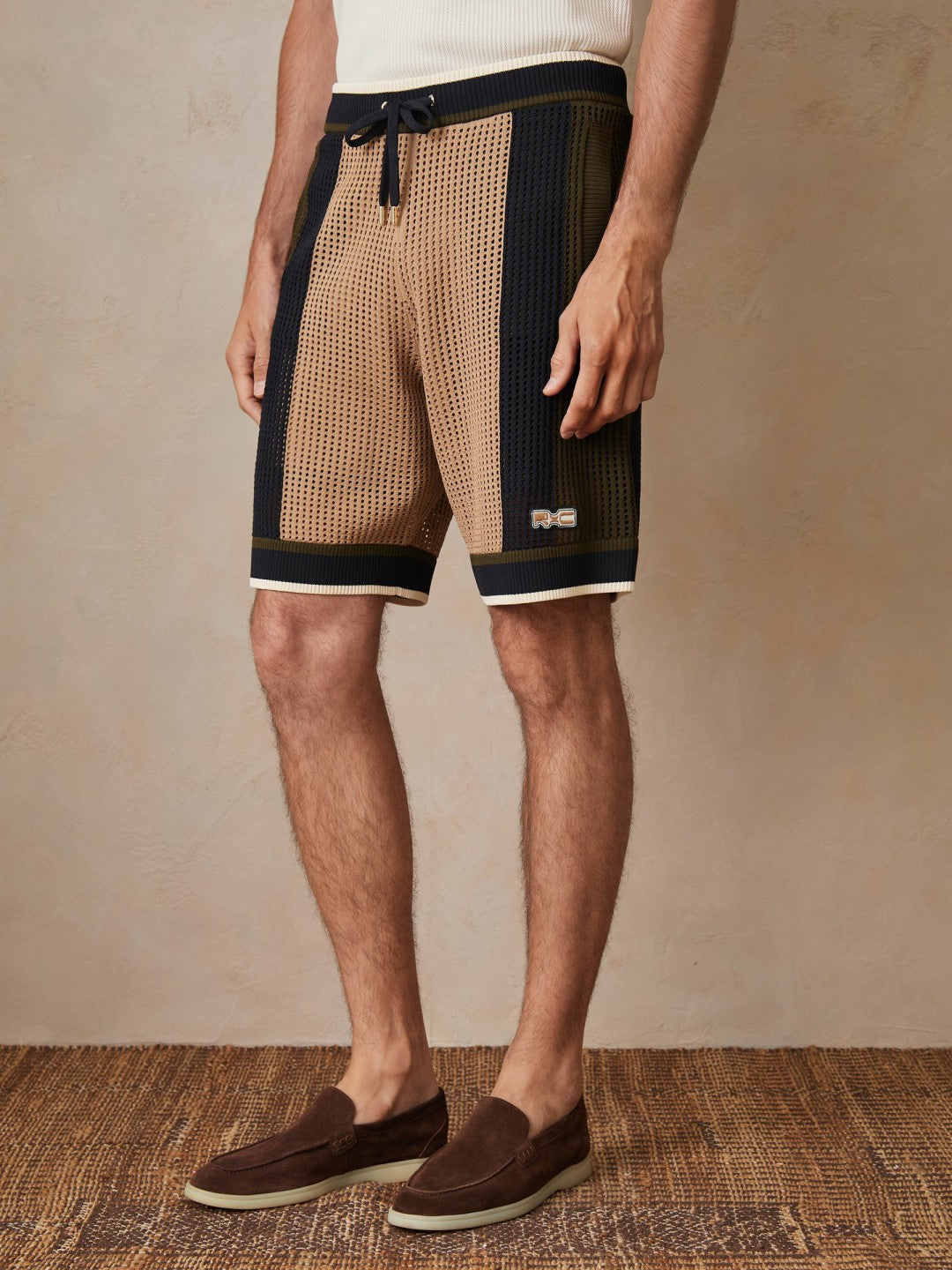 | Ché Crochet Colour-Block Shorts in Camel/Green Men | Reiss