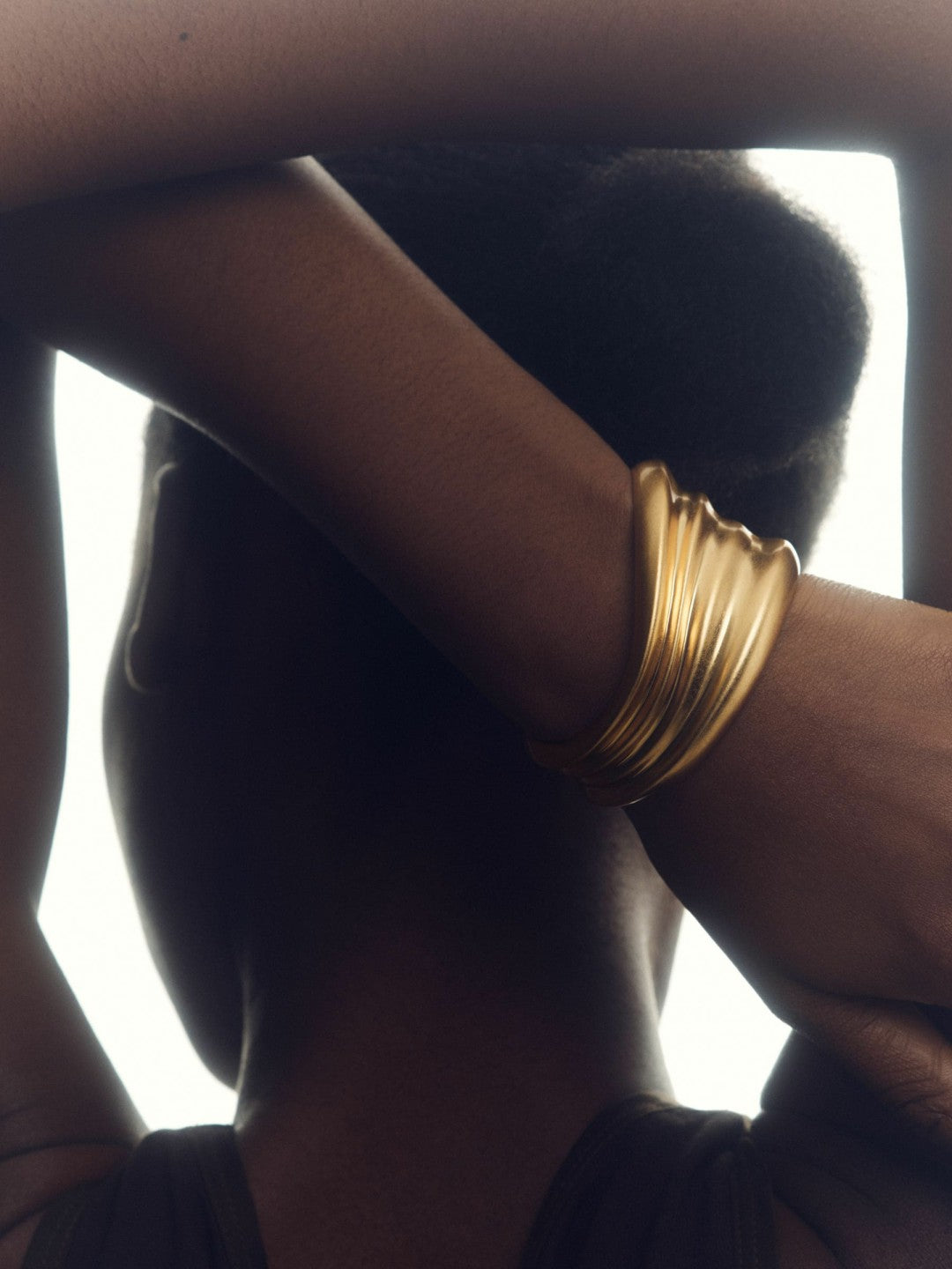 Fluid Sculpted Cuff in Gold Tone Women | Reiss