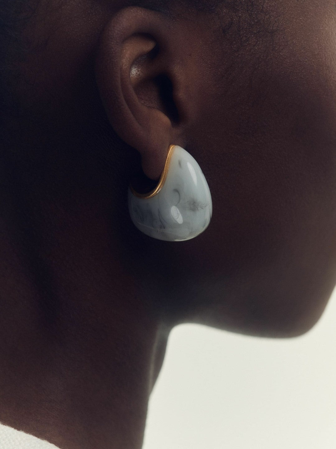 Curve Marble Scoop Earrings in Gold Tone Women | Reiss