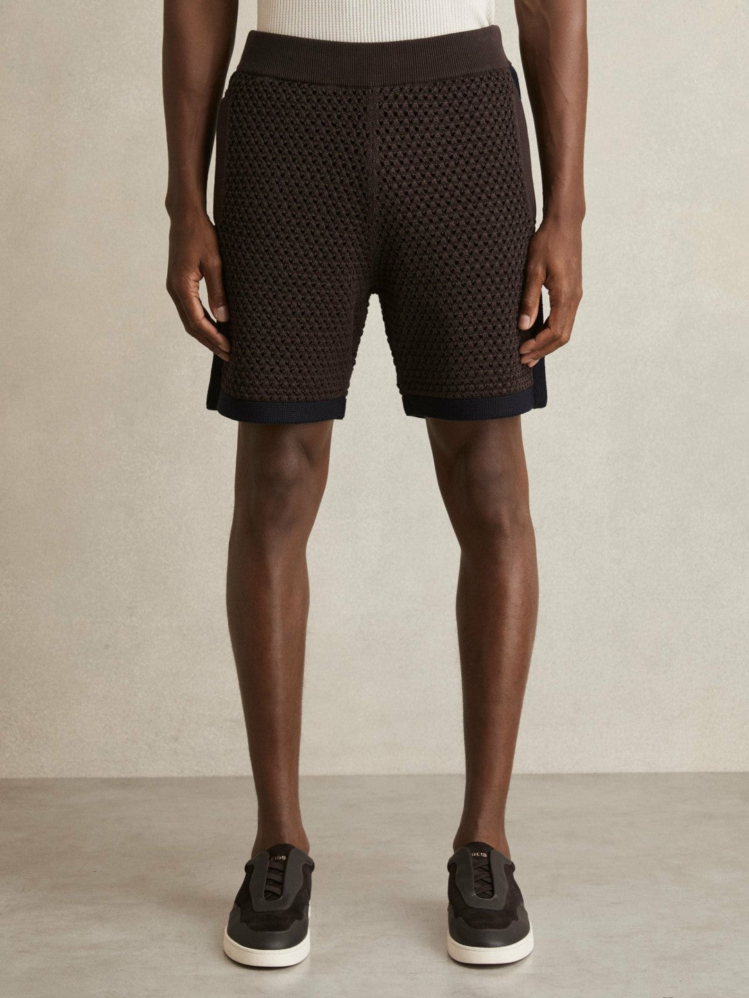 Cotton-Blend Crochet Shorts in Chocolate/Navy Men | Reiss