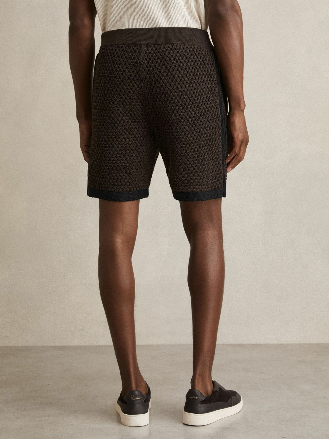 Cotton-Blend Crochet Shorts in Chocolate/Navy Men | Reiss