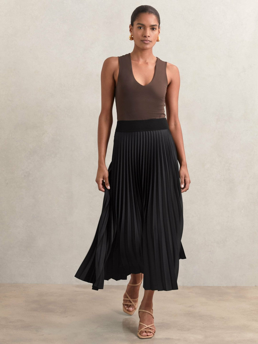 Pleated Midi Skirt in Black Women | Reiss