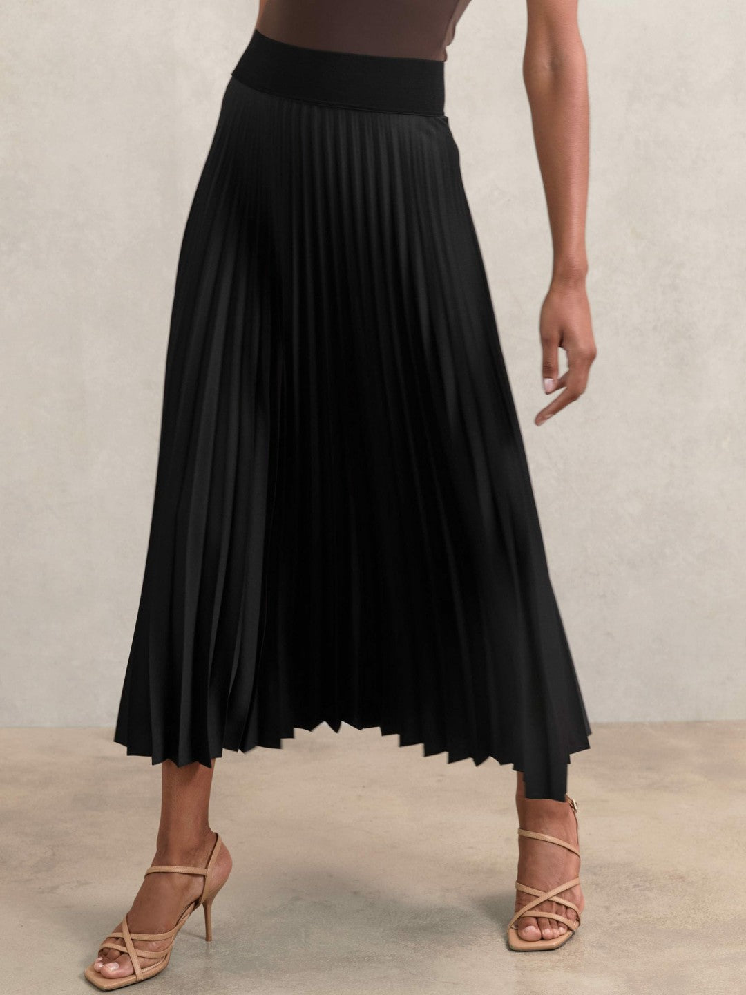 Pleated Midi Skirt in Black Women | Reiss
