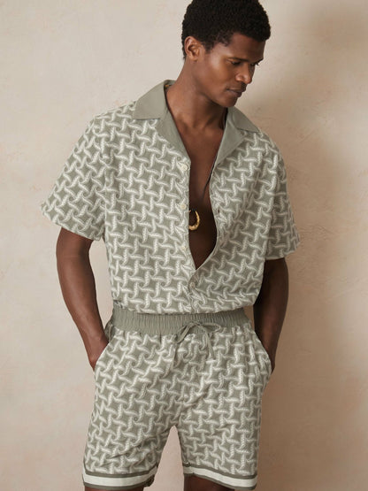 | Ché Motif-Embroidered Shirt in Sage/White Men | Reiss