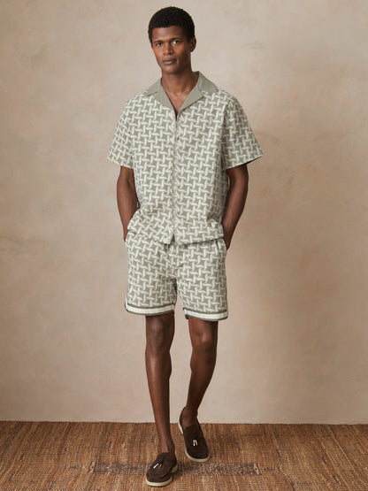 | Ché Motif-Embroidered Shirt in Sage/White Men | Reiss