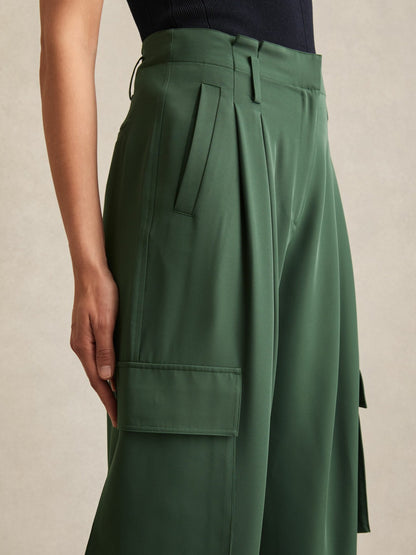 Petite Wide-Leg Pleated Cargo Trousers in Green Women | Reiss