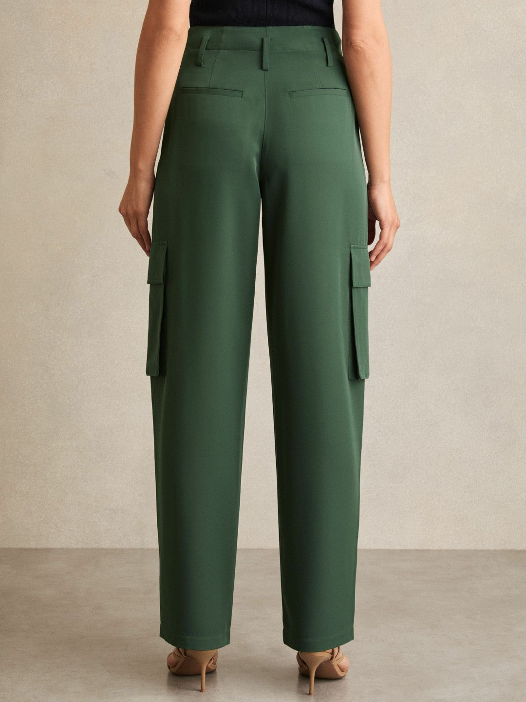 Petite Wide-Leg Pleated Cargo Trousers in Green Women | Reiss