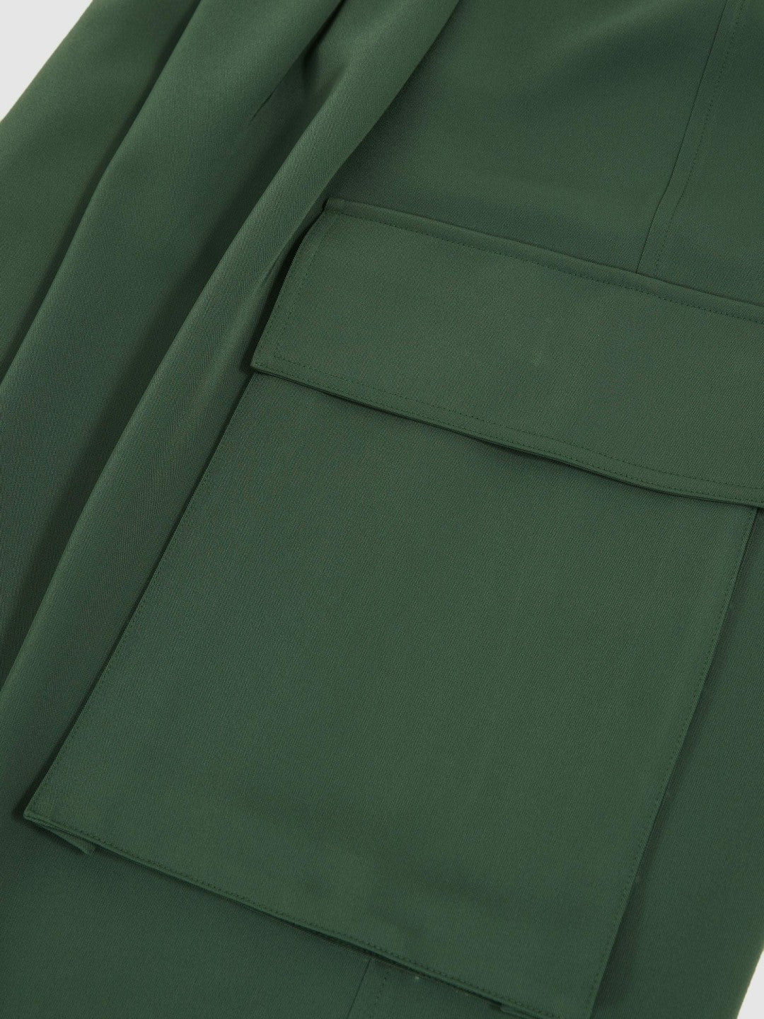 Petite Wide-Leg Pleated Cargo Trousers in Green Women | Reiss