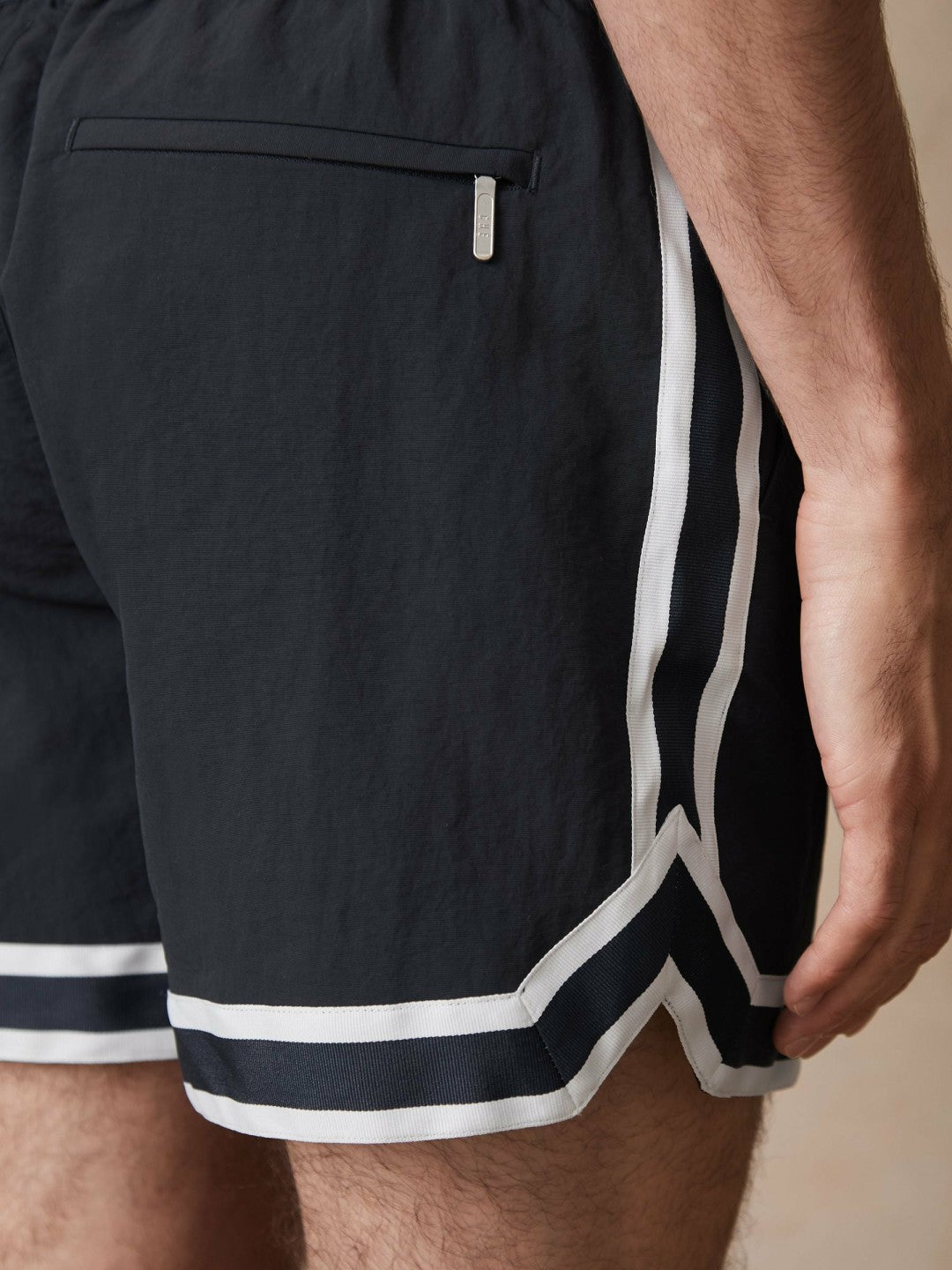| Ché Stripe-Trim Swim Shorts in Navy Men | Reiss