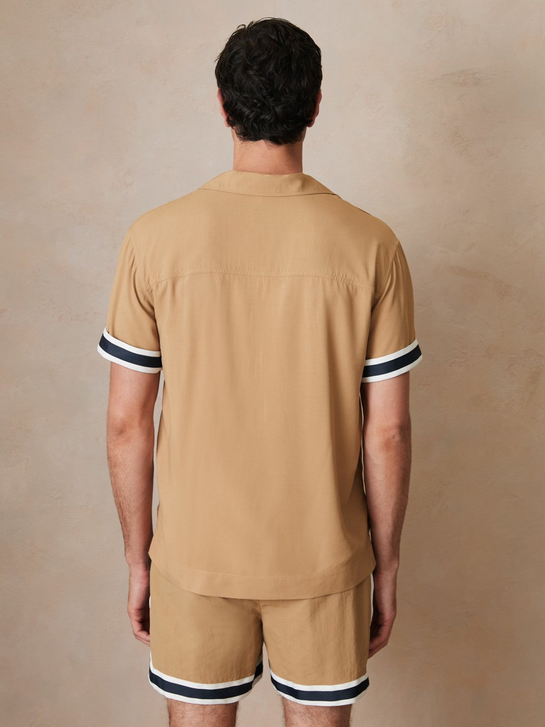 | Ché Stripe-Cuff Shirt in Camel Men | Reiss
