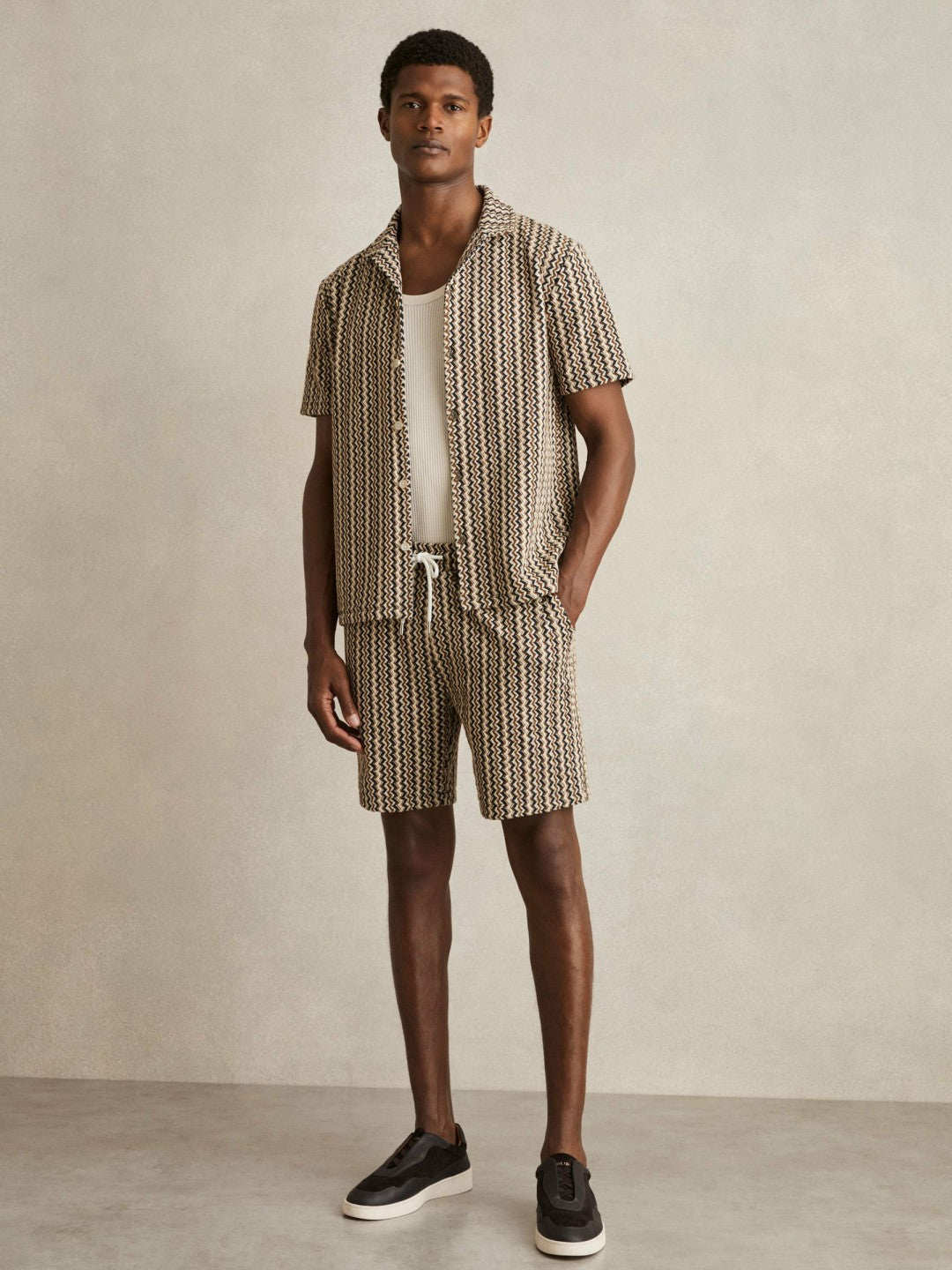 Zig-Zag Knit Drawstring Shorts in Tobacco Brown Men | Reiss