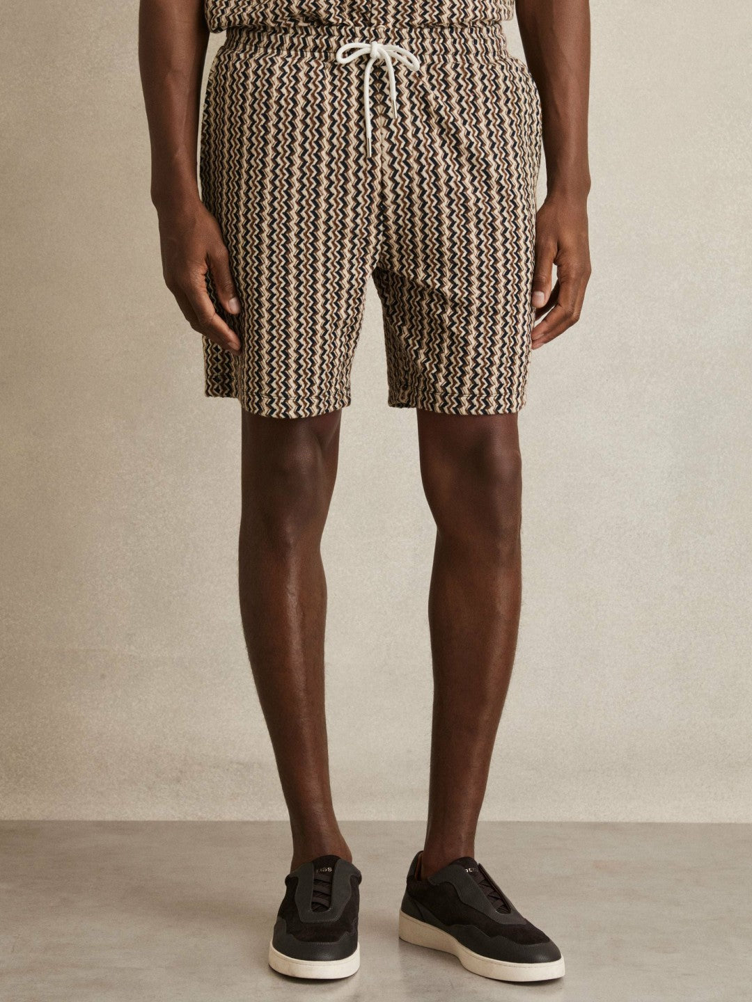 Zig-Zag Knit Drawstring Shorts in Tobacco Brown Men | Reiss