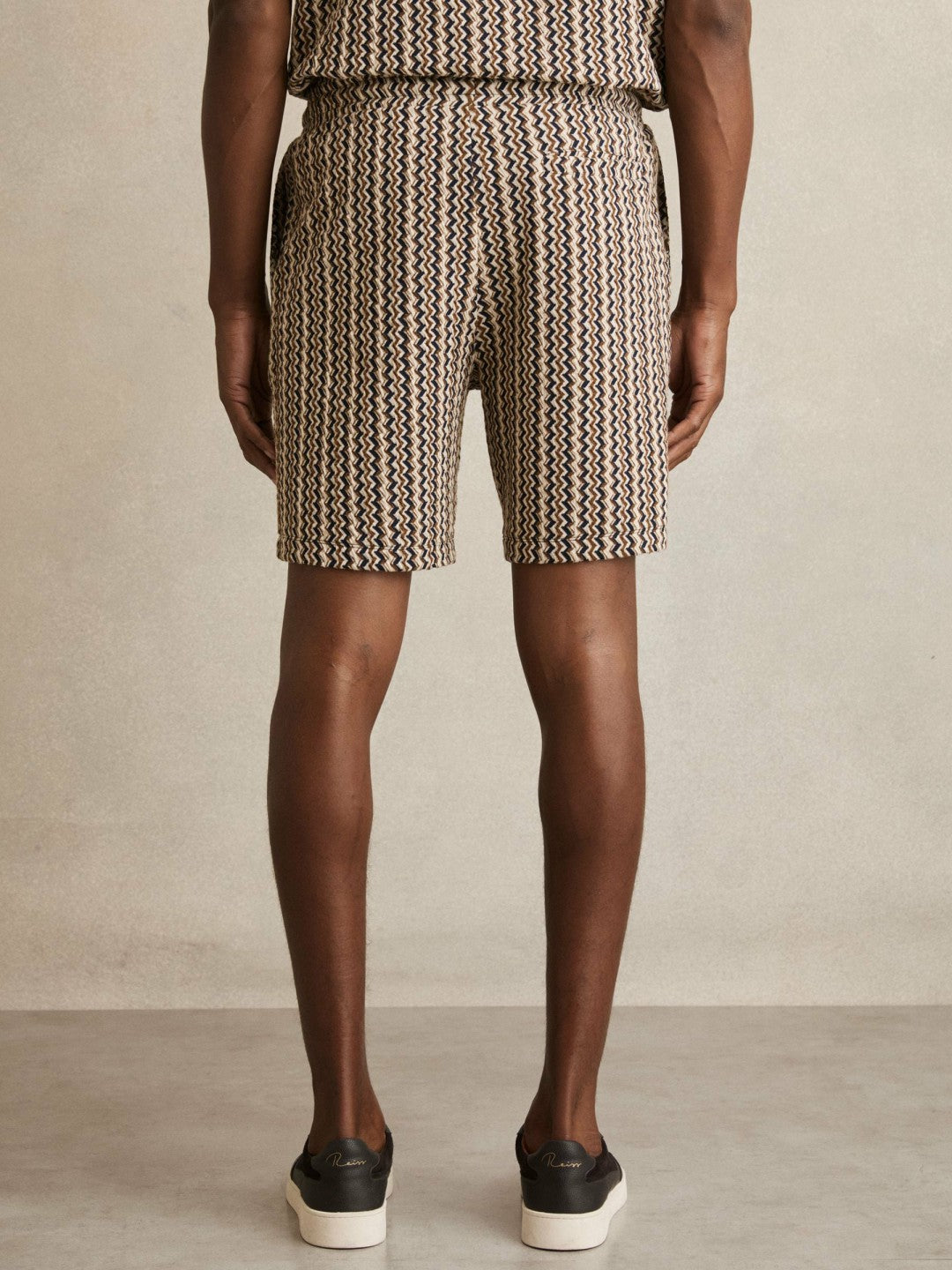 Zig-Zag Knit Drawstring Shorts in Tobacco Brown Men | Reiss
