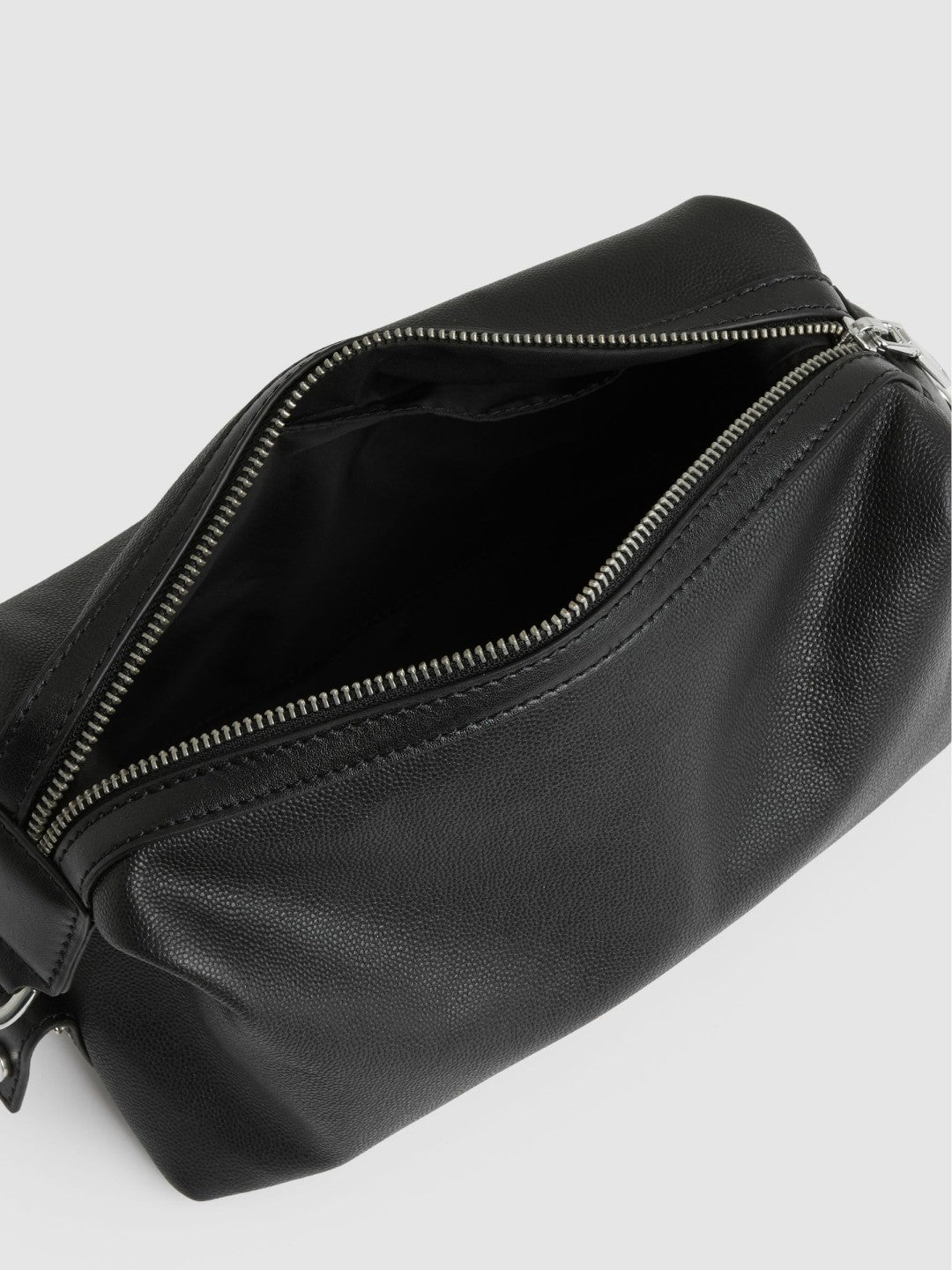 Micro-Grain Leather Washbag in Black Men | Reiss