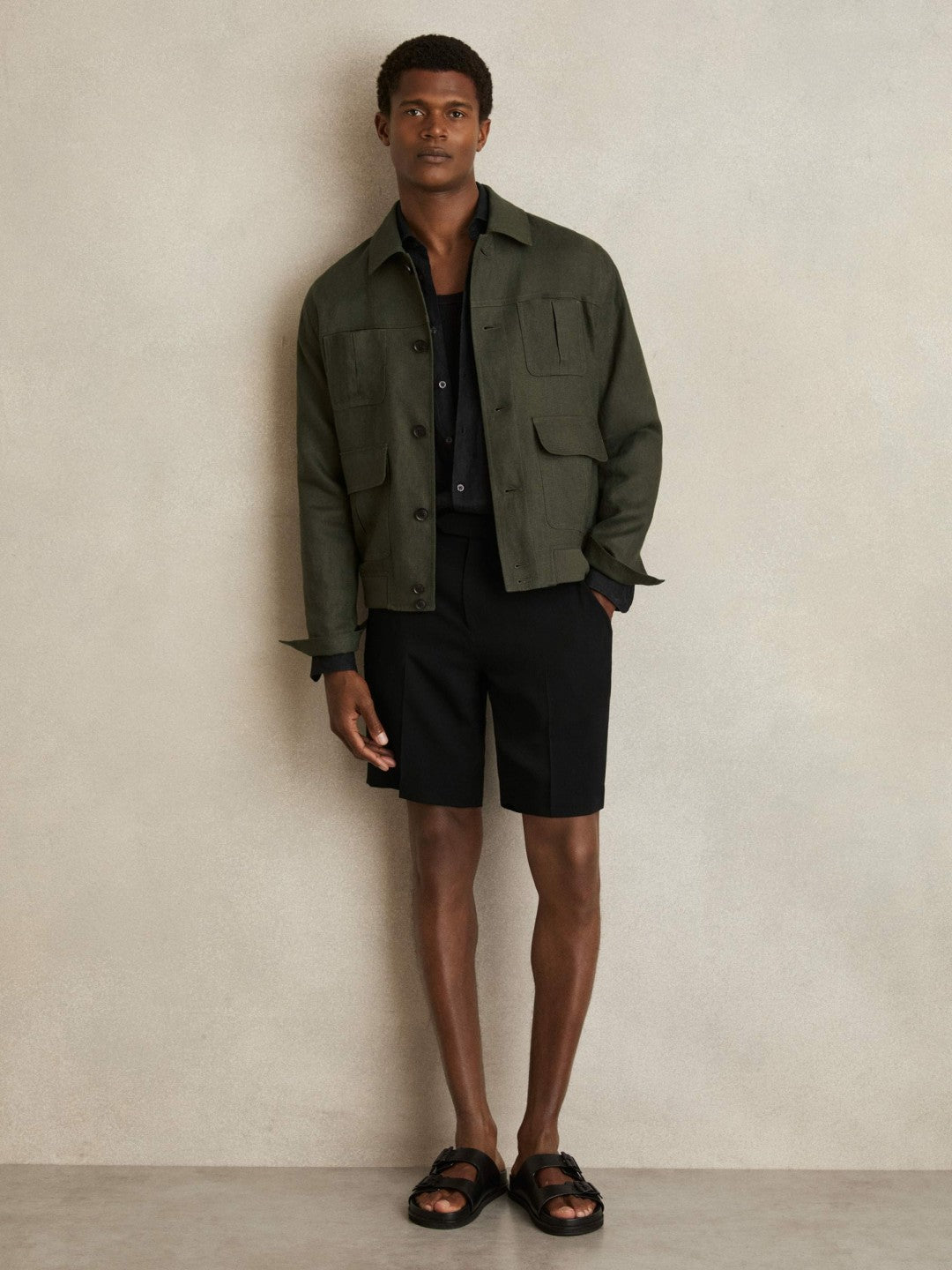 Side-Adjuster Tailored Shorts in Black Men | Reiss