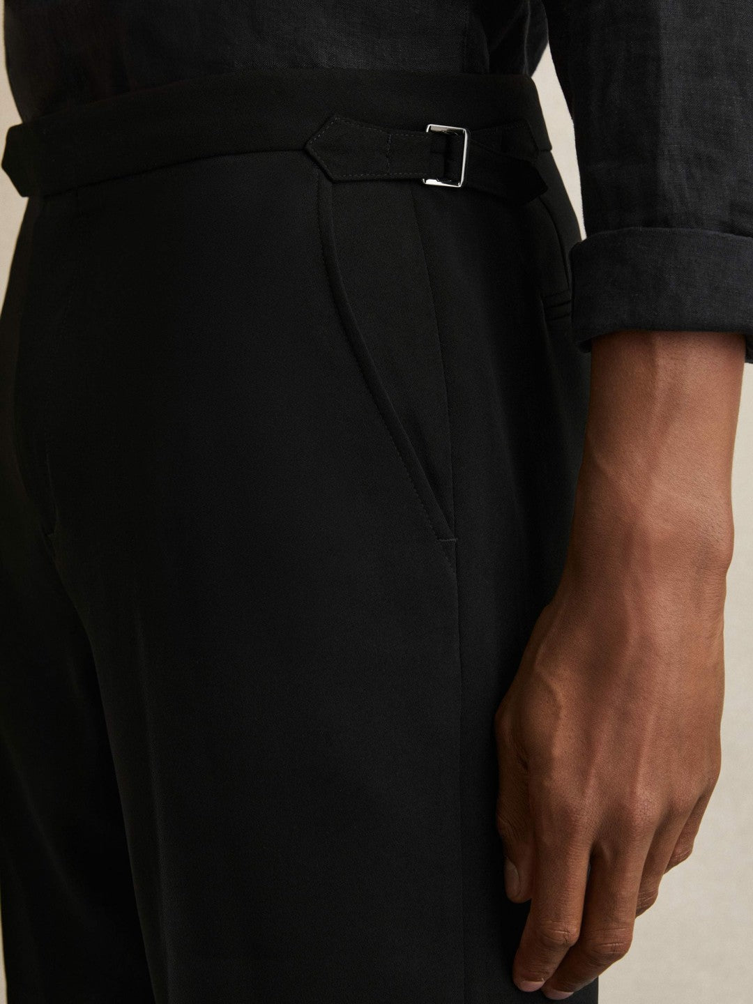 Side-Adjuster Tailored Shorts in Black Men | Reiss