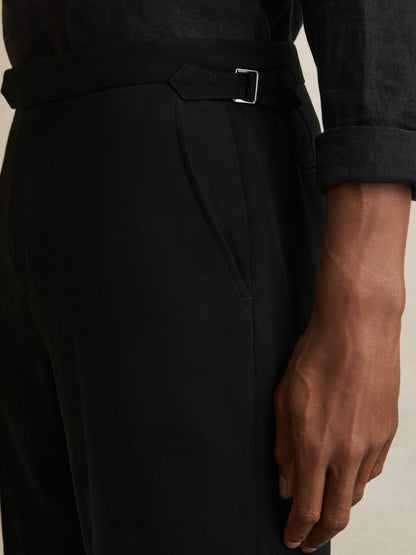 Side-Adjuster Tailored Shorts in Black Men | Reiss
