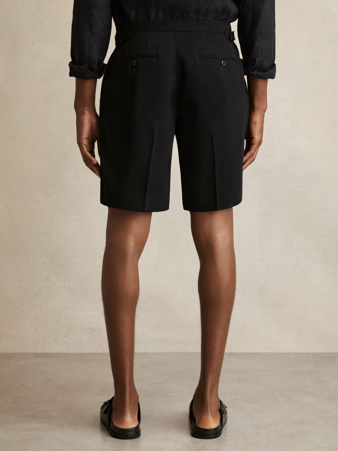Side-Adjuster Tailored Shorts in Black Men | Reiss