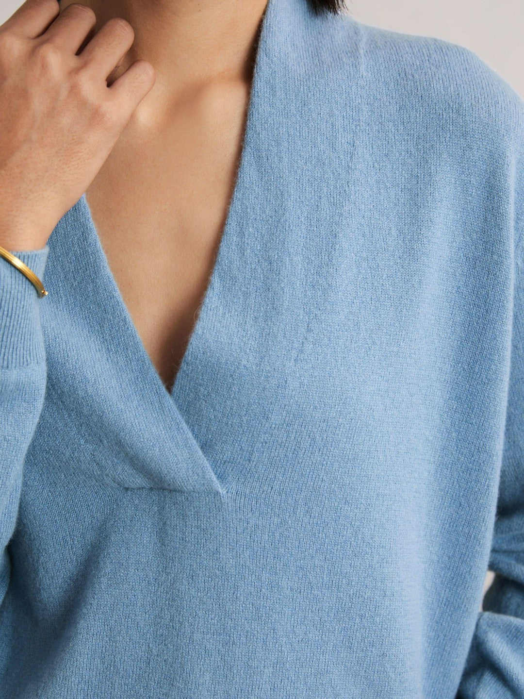 Cashmere V-Neck Jumper in Blue Women | Reiss