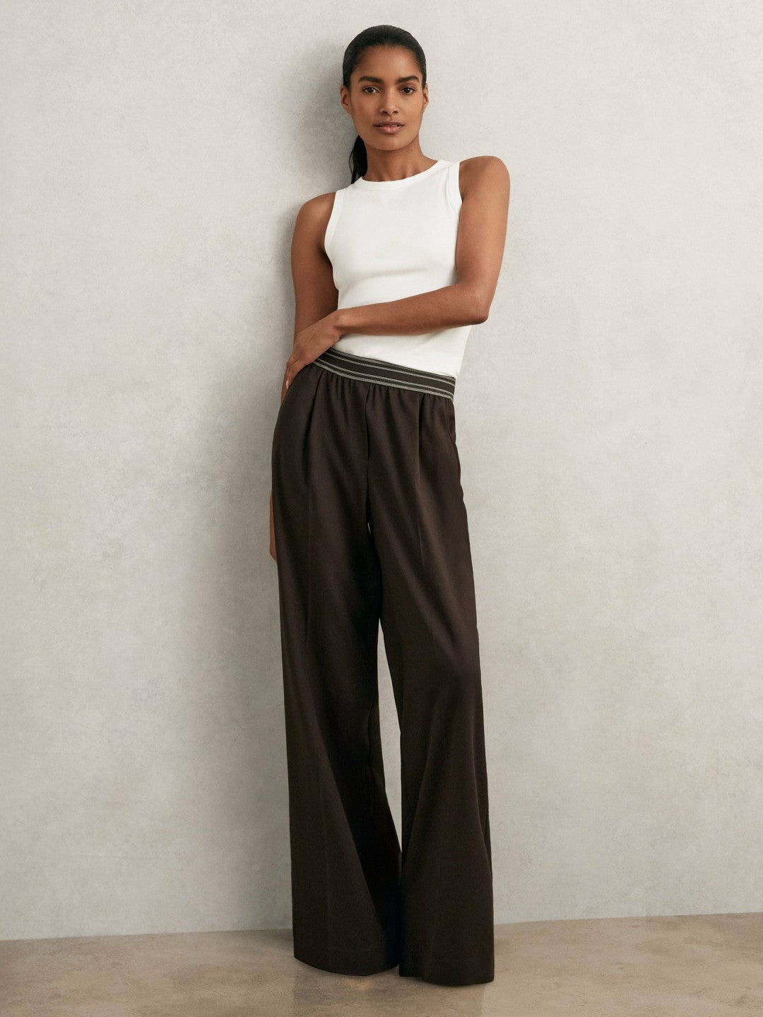 Petite Wide-Leg Contrast-Waistband Trousers in Chocolate Brown Women | Reiss