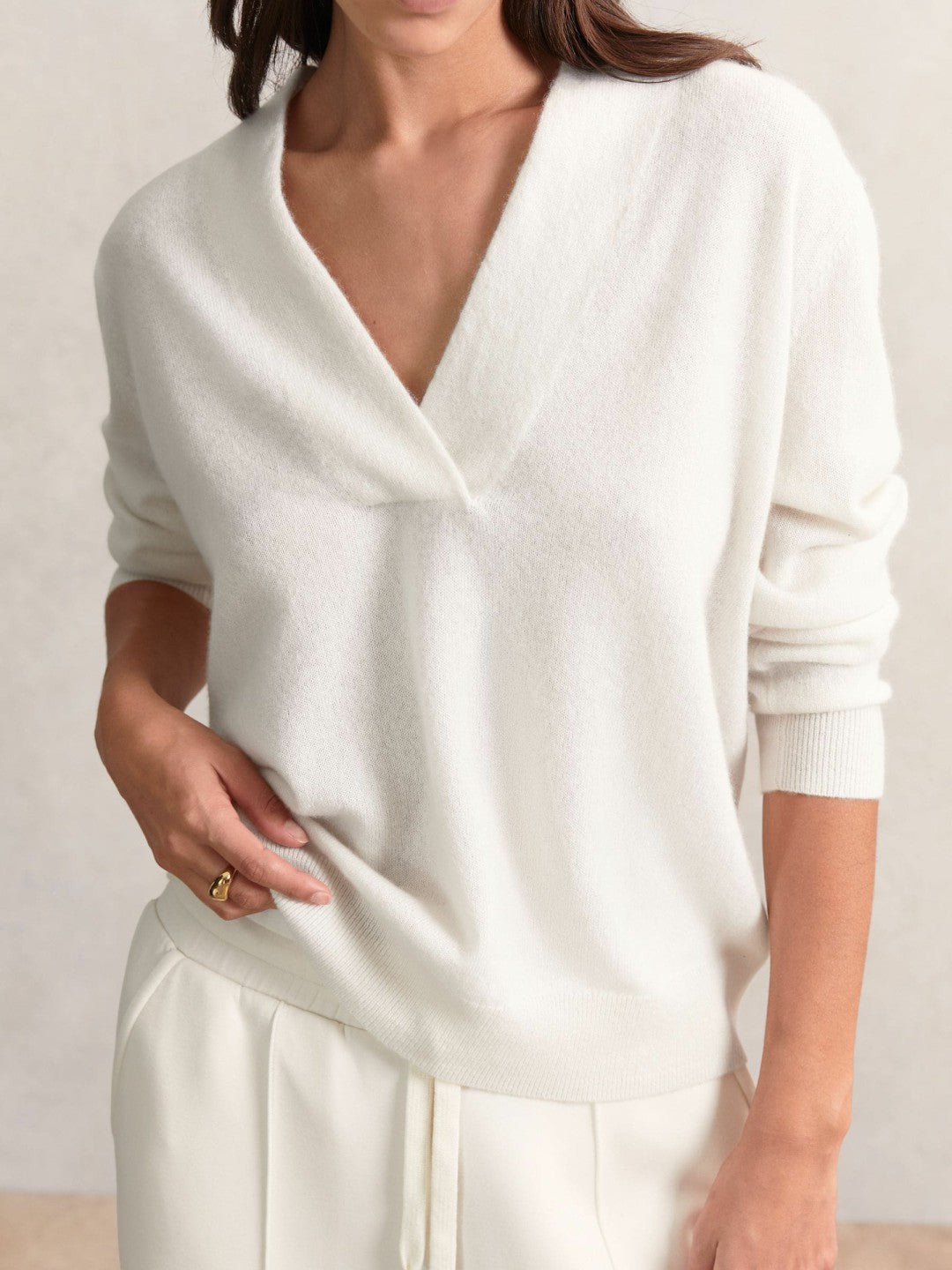 Cashmere V-Neck Jumper in Cream Women | Reiss